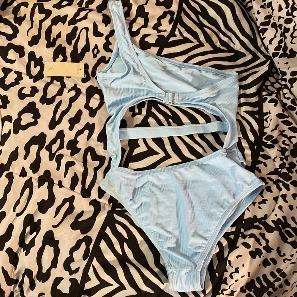 Bathing suit - Picture 2 of 5